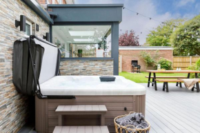 Coastal Retreat for 10 with Hot Tub